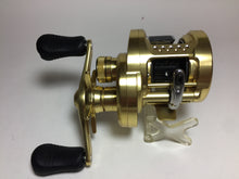 Load image into Gallery viewer, R5756) SHIMANO 2015 CALCUTTA CONQUEST 200HG