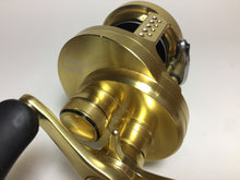 Load image into Gallery viewer, R5756) SHIMANO 2015 CALCUTTA CONQUEST 200HG