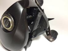 Load image into Gallery viewer, R5696) DAIWA 2006 STEEZ 100HL , Deep spool bait casting Reel