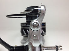 Load image into Gallery viewer, R5703) PENN SLAMMER IV DX 3500 for Spinning Reel