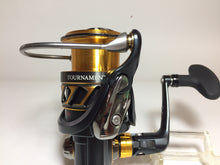 Load image into Gallery viewer, R5683) DAIWA 2018 TOURNAMENT ISO 2500SH-LBD for Spinning lever Brake Reel