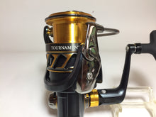 Load image into Gallery viewer, R5683) DAIWA 2018 TOURNAMENT ISO 2500SH-LBD for Spinning lever Brake Reel