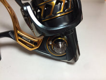 Load image into Gallery viewer, R5683) DAIWA 2018 TOURNAMENT ISO 2500SH-LBD for Spinning lever Brake Reel