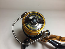 Load image into Gallery viewer, R5683) DAIWA 2018 TOURNAMENT ISO 2500SH-LBD for Spinning lever Brake Reel