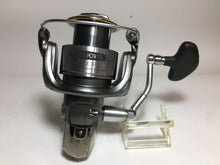 Load image into Gallery viewer, 34118) SHIMANO 02 TWIN POWER 4000PG for All water Spinning Reel