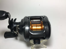 Load image into Gallery viewer, 70399) DAIWA T3 MX 1016 SHL-TW LEFT Handle with RCS 1000 SV Spool for Bait Reel
