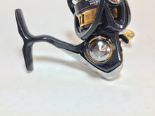 Load image into Gallery viewer, 32825) DAIWA LEGALIS LT 2000S-XH