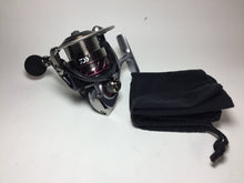 Load image into Gallery viewer, R5776) DAIWA 2015 紅牙 KOHGA MX 2508PE-H for Saltwater Spinning Reel