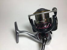 Load image into Gallery viewer, R5776) DAIWA 2015 紅牙 KOHGA MX 2508PE-H for Saltwater Spinning Reel
