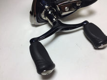 Load image into Gallery viewer, 70550) DAIWA 2015 REVROS 2004H-DH