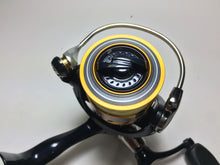 Load image into Gallery viewer, 70550) DAIWA 2015 REVROS 2004H-DH