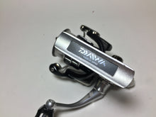 Load image into Gallery viewer, R5793) DAIWA 2014 IGNIS 2003H TYPE-R for Freshwater only Spinning Reel