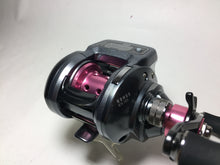 Load image into Gallery viewer, R5647) DAIWA 13 紅牙 KOHGA ICS 103 for ICS Counter Bait Reel