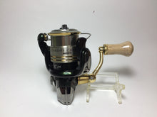 Load image into Gallery viewer, R5815) SHIMANO 2008 CARDIFF C2000HGS for Freshwater Spinning Reel