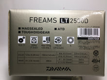 Load image into Gallery viewer, 70975) DAIWA 2018 FREAMS LT 2500D for Spinning Reel