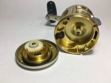 Load image into Gallery viewer, R5819) Daiwa Millionaire CV-Z 250 SF for Saltwater Light Jigging Bait Reel