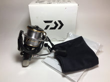 Load image into Gallery viewer, R5662) DAIWA 20 LUVIAS FC LT 2500S with SLP WORKS Quick Drag Knob