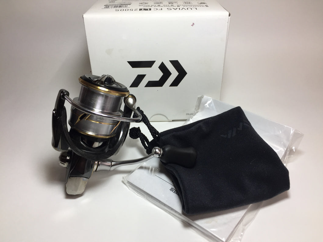 R5662) DAIWA 20 LUVIAS FC LT 2500S with SLP WORKS Quick Drag Knob