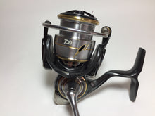 Load image into Gallery viewer, R5662) DAIWA 20 LUVIAS FC LT 2500S with SLP WORKS Quick Drag Knob