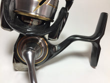 Load image into Gallery viewer, R5662) DAIWA 20 LUVIAS FC LT 2500S with SLP WORKS Quick Drag Knob