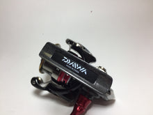 Load image into Gallery viewer, 70990) DAIWA 2013 AEGIS 2506H for Freshwater Spinning Reel