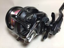 Load image into Gallery viewer, R5837) SHIMANO 2019 OCEA JIGGER F CUSTOM 2000NRHG RIGHT for Offshore Jigging Reel