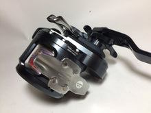 Load image into Gallery viewer, R5837) SHIMANO 2019 OCEA JIGGER F CUSTOM 2000NRHG RIGHT for Offshore Jigging Reel