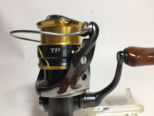Load image into Gallery viewer, R5849) SHIMANO 2020 TWIN POWER C2000SHG for Spinning Reel
