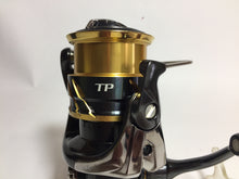 Load image into Gallery viewer, R5849) SHIMANO 2020 TWIN POWER C2000SHG for Spinning Reel
