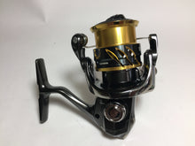 Load image into Gallery viewer, R5849) SHIMANO 2020 TWIN POWER C2000SHG for Spinning Reel