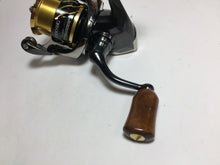 Load image into Gallery viewer, R5849) SHIMANO 2020 TWIN POWER C2000SHG for Spinning Reel