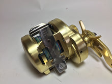 Load image into Gallery viewer, R5850) SHIMANO 2015 OCEA CONQUEST 300HG, Made in JPN for Offshore Jigging Reel