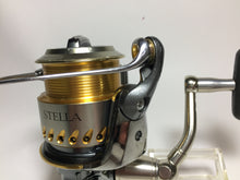 Load image into Gallery viewer, R5853) SHIMANO 2004 STELLA 2500S for Spinning Reel
