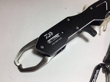 Load image into Gallery viewer, 33899) DAIWA FISH GRIP V230 , Fish catch Grip