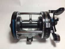 Load image into Gallery viewer, 71253) Abu Garcia ambassadeur 7000C SYNCRO for Bait Reel