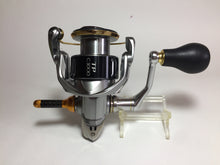 Load image into Gallery viewer, R5700) SHIMANO 15 TWIN POWER C3000XG for Spinning Reel with Reel Stand, Round Knob