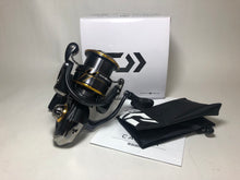 Load image into Gallery viewer, 5607) DAIWA 21 CALDIA LT 3000-XH