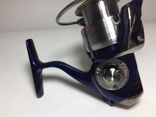 Load image into Gallery viewer, 34117) DAIWA CERTATE R-CUSTOM 2500 I&#39;ZE FACTORY Tune for All water Spinning Reel