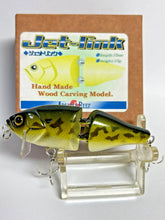 Load image into Gallery viewer, 11257) ARCADIA REEF Jet Link, Hand Made Wood Carving Model #JL Bass