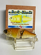 Load image into Gallery viewer, 11256) ARCADIA REEF Jet Link Hand Made Wood Carving Model #JL Ayu