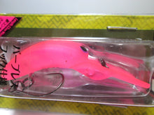 Load image into Gallery viewer, 20628) VIVA HENOJI FIGHTER Barbless hook Small Crankbait #49B Ghost pink