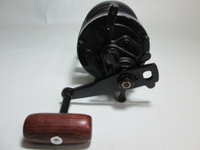 Load image into Gallery viewer, SHIMANO Isomatic 3000 Bait Reel Vintage