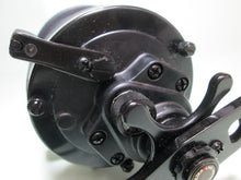 Load image into Gallery viewer, SHIMANO Isomatic 3000 Bait Reel Vintage