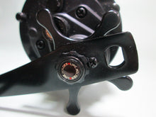 Load image into Gallery viewer, SHIMANO Isomatic 3000 Bait Reel Vintage